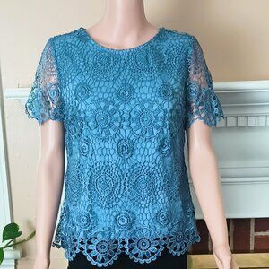 Vicki Wayne Blue Crochet Top PS Short Sleeve Scalloped Lace Lined Blouse